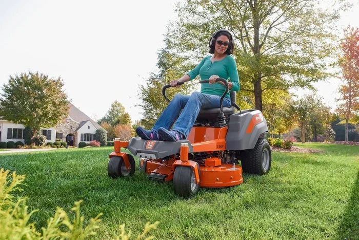 Husqvarna Zero Turn Z242F