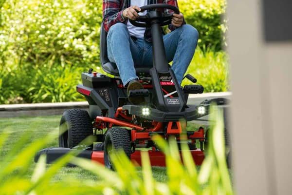 Akku-Aufsitzrasenmäher MR760-E Scheppach – 76cm Schnittbreite | 48V 50Ah | mit LED Licht & Tempomat-Neu