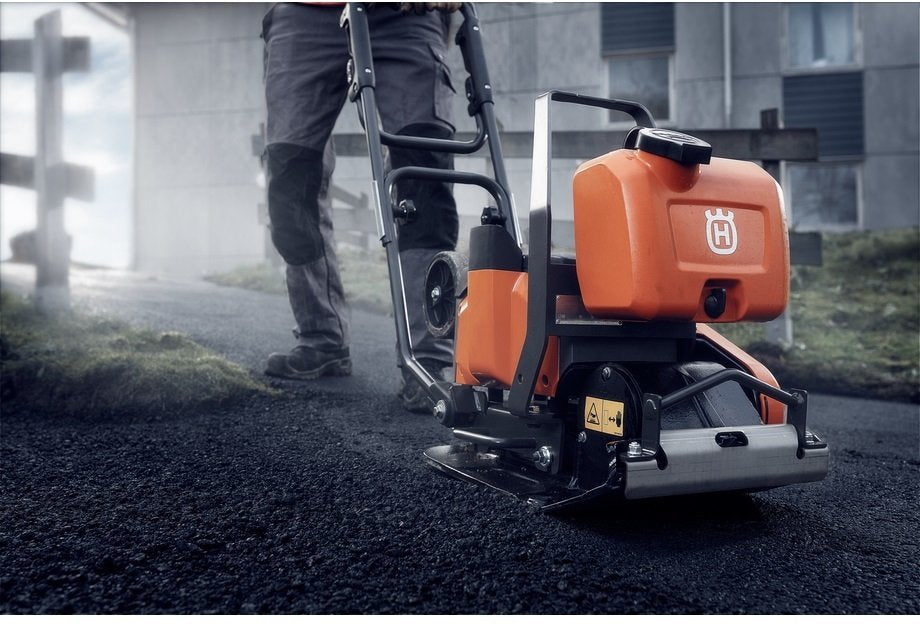 HUSQVARNA LF 60i LAT – Akku Rüttelplatte vorlaufend mit 88 kg – Battery System BLi-X