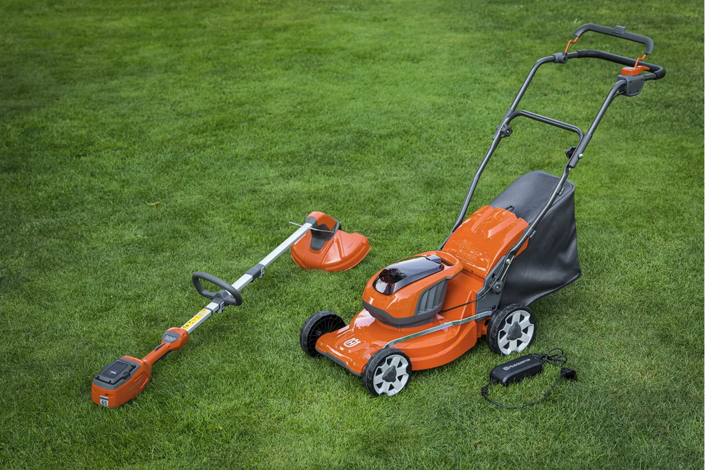 HUSQVARNA LC 137i mit Akku und Ladegerät-Neu
